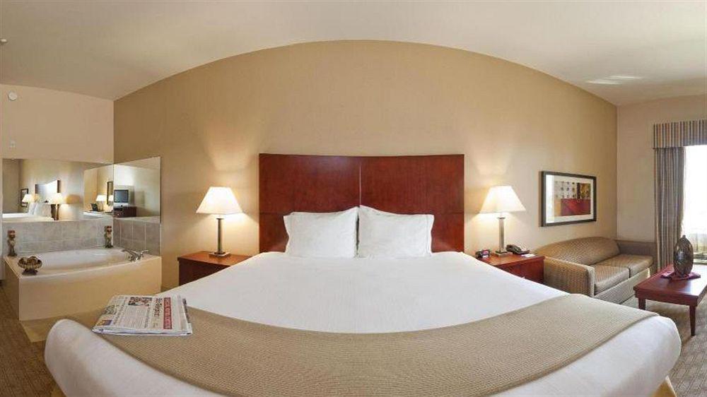 Red Lion Inn & Suites Mineral Wells Ngoại thất bức ảnh