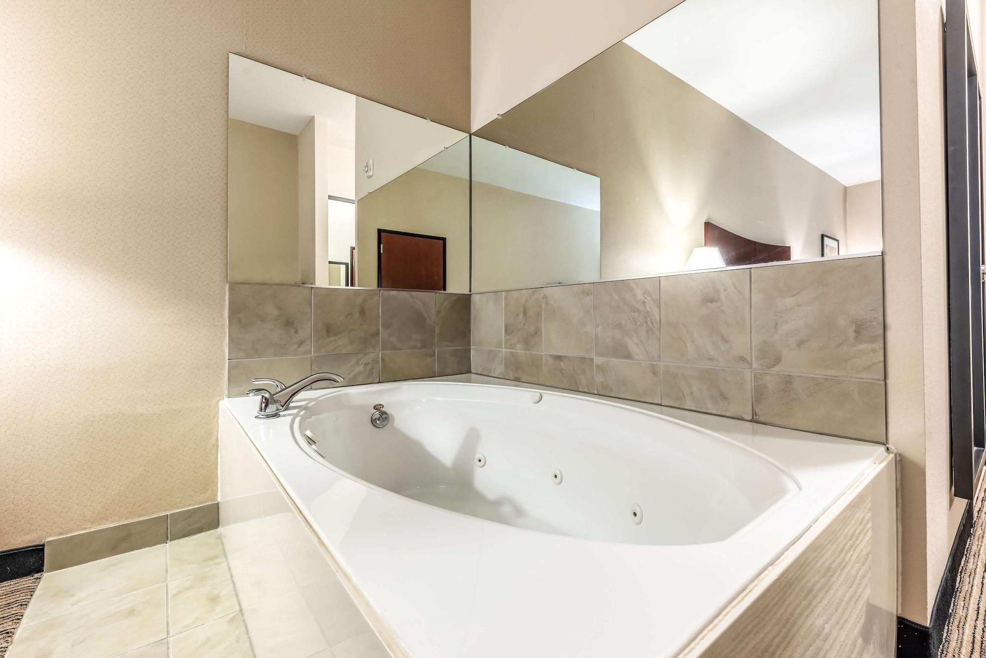 Red Lion Inn & Suites Mineral Wells Ngoại thất bức ảnh