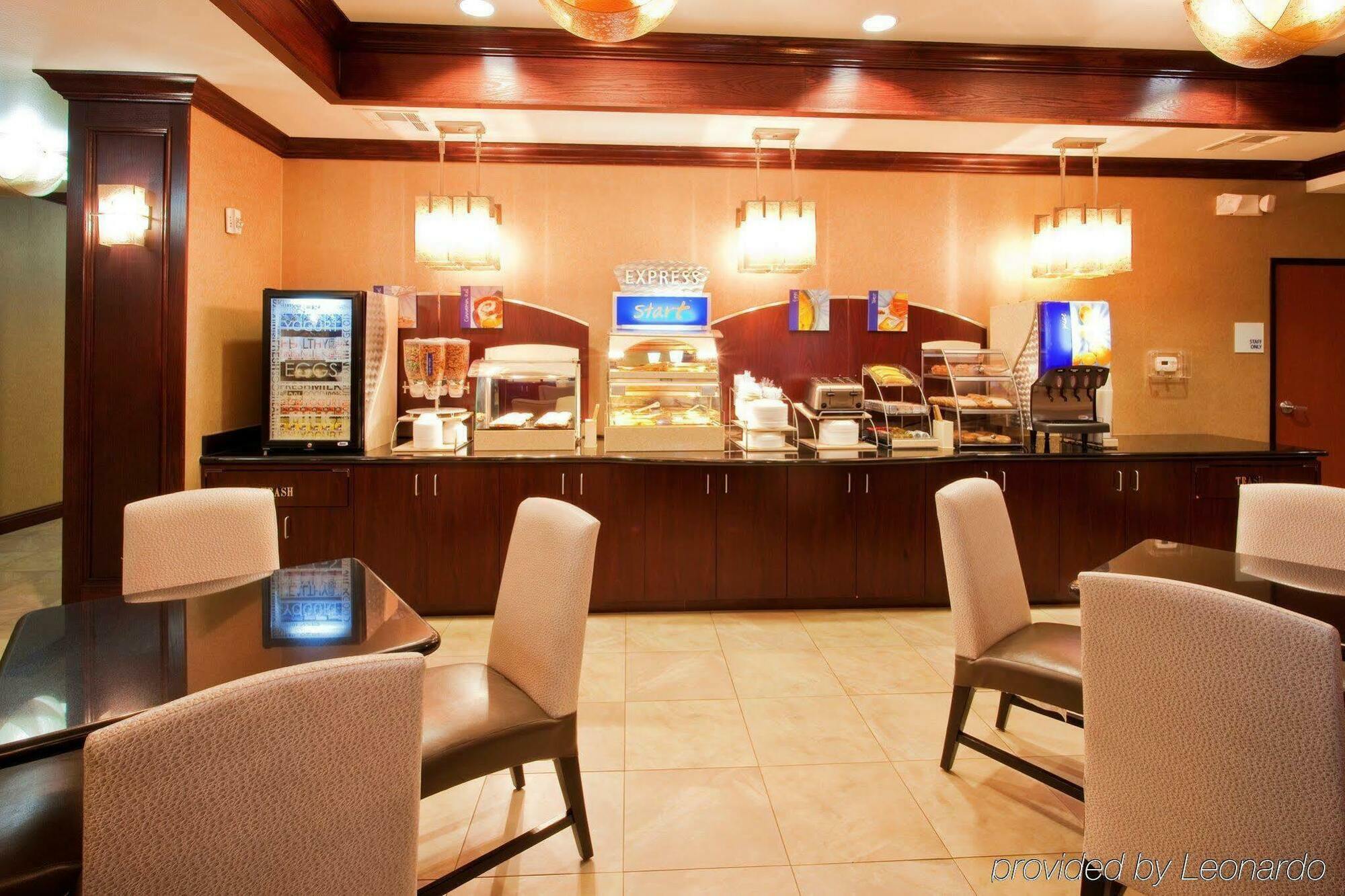 Red Lion Inn & Suites Mineral Wells Ngoại thất bức ảnh