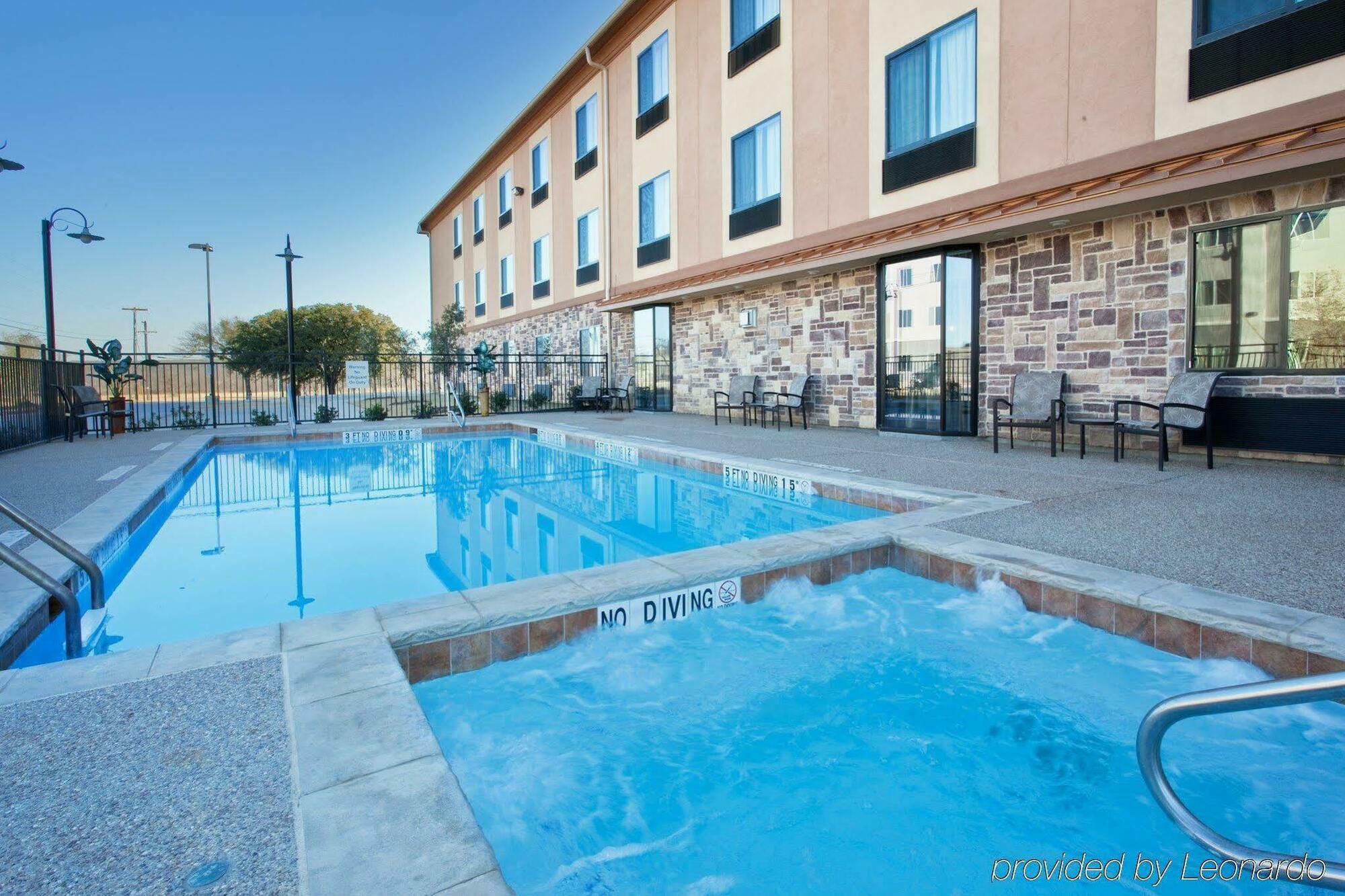 Red Lion Inn & Suites Mineral Wells Ngoại thất bức ảnh